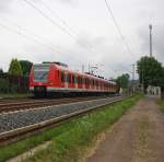 Ja, ich wei,… nur ein Quitschie… Aber auf der KBS 610 eine Seltenheit. Wohl auf berfhrung kam dieser S-Bahn Stuttgart Quitschie (423 020-7)  am 23.07.2010 in Fahrtrichtung Sden durch Ludwigsau-Friedlos.