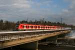 Zwei 423 als S4 nach Geltendorf am 16.12.2010 zwischen Vaterstetten und Haar.