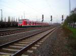 Ein Leergarnitur-Vollzug mit 423 915 / 415 und 423 331 / 831
am Nachmittag des 12.11.2005 kurz vor dem Bahnhof Farbwerke aufgenommen, aus Frankfurt am Main - Hchst kommend. 