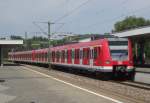 423 307-8 und ein weiterer 423er der Stuttgarter S-Bahn erreichen am 23.