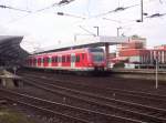 Die S11 beschleunigt aus Kln Hbf in Richtung Bergisch Gladbach befahren mit 423 Doppeltraktion am 10.04.2006