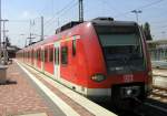 423 692-3 als S12 in Dren kurz vor seiner Abfahrt nach Au(Sieg). (9.6.06)