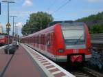 BR 423 als S12 nach S-Bahnhof Dren im S-Bahnhof Kln-Porz.(9.7.2012) 