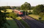 Im letzten Sonnenlicht des 13.06.14 wurde 423 241-9 als S2 der S-Bahn München bei Heimstetten fotografiert. Sein Ziel ist Petershausen.