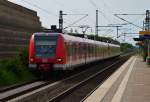 Hier nun das genaue Gegenteil, 
dieser TF freut sich mal wieder bei der Arbeit auf seinem S11 nach Bergisch Gladbach
abgelichtet zu werden.....als er den 423 246 aus Allerheiligen nach Nievenheim bringt.
14.5.2015