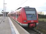 423 055/555 steht mit einem weiteren 423 in Merzenich, hier auf dem Weg als S12 nach Dren, 16.02.2007