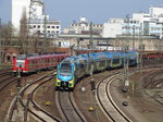 Am 2.4.2016 verlassen die Regionalexpresszüge nach Rothenburg und Braunschweig gleichzeitig den Mindener Personenbahnhof.
