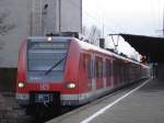 423 301 steht im Herbst 2006 abfahrtbereit als S1 nach Rdermark O.-R.
