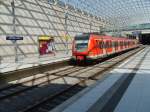 423 745-9 (ohne DB-Keks) steht am 26.3.07 als S13 nach Troisdorf in Kln/Bonn Flughafen. 