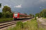 Nach einem kräftigen Gewitterguss am frühen Abend des 14.06.16 strebte 423 312-8 als S2 nach Petershausen seinen nächsten Halt in Grub an.