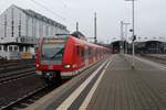 Am 10.11.2017 steht eine S3 nach Bad Soden im Hauptbahnhof Darmstadt.