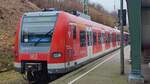 423-870 steht als S3 (S 28337) nach Stuttgart-Vaihingen im Bahnhof Backnang auf Gleis 5 zur Abfahrt bereit.

Aufgenommen am 24.01.2023 um 14:50 Uhr
