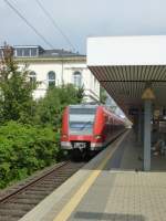 423 305-2 fährt hier am 23.08.2013 im Bahnhof Frankfurt/Main Süd ein.
