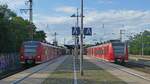 424 511 und 424 023 treffen mit je einem weiteren Triebwagen im Bahnhof Hannover Bismarckstraße aufeinander.

Aufgenommen im Juni 2020. Mittlerweile fahren auf der S-Bahn Hannover hochmoderne Elektrotriebwagen vom Typ Stadler FLIRT 3 XL einer Privatbahn.