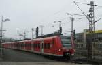 Triebwagen der BR 424 bei der Einfahrt in Lehrte am 25.03.2011.