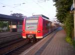 424 004 als S2 von Nienburg(Weser) nach Hannover Hbf in Wunstorf am abend des 07.08.2006