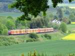 Triebwagen der Baureihe 424 der S-Bahn Hannover in Amelgatzen als S5 in Richtung Paderborn.