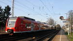 Die Rhein Niers Bahn (RB33) kommt die Kohlscheider-Rampe hoch aus Duisburg-Hbf nach Aachen-Hbf und hält in Kohlscheid und fährt in Richtung Richterich,Laurensberg,Aachen-West,Aachen-Schanz,Aachen-Hbf. 
Aufgenommen von Bahnsteig 1 in Kohlscheid. 
Bei schönem Sonnenschein am Nachmittag vom 26.3.2017.