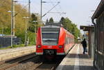 in Nachschuss von der Rhein Niers Bahn RB33 und kamm aus Duisburg-Hbf nach Aachen-Hbf und kamm aus Richtung Mönchengladbach-Hbf,Rheydt-Hbf,Wickrath,Beckrath,Herrath und hilt in Erkelenz und