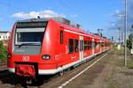 425 501-4 der S-Bahn Mittelelbe (DB Regio Südost) als S 39056 (S1) von Schönebeck-Bad Salzelmen nach Stendal fährt in den Bahnhof Schönebeck(Elbe) ein. [15.7.2017 - 17:50 Uhr]