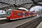 425 603-8 und 425 548-5 verlassen am 1.7.2017 als RE8 (RE10823)  Rhein-Erft-Express  von Mönchengladbach Hauptbahnhof nach Koblenz Hauptbahnhof den Kölner Hauptbahnhof.