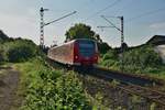 425 104 als RE8 nach Koblenz in Jüchen.