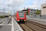 Am 04.10.2017 erreicht 425 076 als RB44 nach Bensheim den Bahnhof Frankenthal.