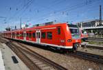 425 552-7 erreicht am 14.8.2017 als RB59243 von Landshut(Bay) Hauptbahnhof den Münchener Hauptbahnhof.