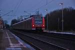 Nachschuß auf einen RE8 nach Koblenz, an dessen Zugschluß der 425 616-0 zusehen ist.
Der Triebwagen ist mit Aufklebern des drei Löwen Takt versehen......was mich natürlich sehr freut. Montag Abend den 12.2.2018