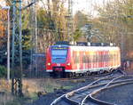 Der RE8 kommt aus Koblenz-Hbf nach Mönchengladbach-Hbf und kommt aus Richtung Köln,Grevenbroich,Jüchen  und fährt gleich in Rheydt-Hbf ein und fährt dann weiter in Richtung Mönchengladbach.
Aufgenommen vom Bahnsteig 3 in Rheydt-Hbf. 
Bei Sonnenschein am Kalten Morgen vom 16.2.2018.