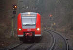 Die Rhein Niers Bahn (RB33) aus Aachen-Hbf nach Heinsberg-Rheinand-Duisburg-Hbf und kommt aus Richtung Aachen-Hbf und fährt in Aachen-Schanz ein und hält in Aachen-Schanz und fährt dann weiter in Richhtung Aachen-West,Laurensberg,Richterich,Kohlscheid,Herzogenrath,Hofstadt,Finkenrath,Rimburg,Übach-Palenberg,Zweibrüggen,Frelenberg,Geilenkirchen,Süggerath,Lindern,Brachelen,Hückelhoven-Baal,Baal,Erkelenz,Herrath,Beckrath,Wickrath. 
Aufgenommen vom Bahnsteig von Aachen-Schanz. 
Bei Regenwetter am Morgen vom 28.3.2018.