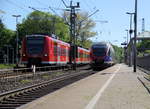 Die Rhein Niers Bahn (RB33) aus Aachen-Hbf nach Duisburg-Hbf kommt aus Richtung Aachen-West,Laurensberg,Richterich, und hält in Kohlscheid und fährt in Richtung Herzogenrath,Mönchengladbach. 
Aufgenommen von Bahnsteig 2 in Kohlscheid. 
Bei Sommerwetter am Nachmittag vom 6.5.2018.