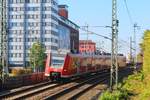 425 036 als RB2 von Biblis nach Karlsruhe Hbf nährt sich dem Mannheimer Hbf am 04.10.2018 in Mannheim-Handelshafen.