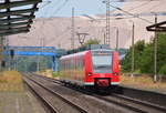 Nachschuss auf 425 009 als S1 nach Stendal in Zielitz. Im Hintergrund sieht man die gewaltigen Kaliberge des Kaliwerkes.

Zielitz 22.07.2018