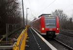 Die Rhein Niers Bahn (RB33) aus Aachen-Hbf nach Heinsberg-Rheinand-Duisburg-Hbf und kommt aus Richtung Aachen-West,Laurensberg,Richterich, und hält in Kohlscheid und fährt in Richtung