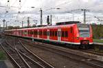 425 103-8 fährt am 21.10.2019 als RE8 (RE10813)	 Rhein-Erft-Express  von Mönchengladbach Hauptbahnhof nach Koblenz Hauptbahnhof in Köln Messe/Deutz ein.