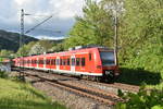 Der Ehemalige Rheinländer 425 082/582 als Schlußwagen einer nach Kaiserlautern  fahrenden S2 in Neckargerach am Abend des 2. Mai 2020