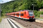 425 223 im Nachschuß, der in einer S-Bahn nach Homburg(Saar)Hbf läuft beim Verlassen von Zwingenberg Neckar am Montag den 18.5.2020