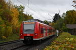 Nachschuß auf einen S2 Zug / 425 017-1 der soeben Neckargerach nach Binau verlassen hat.
Das Ziel der Fahrt ist Mosbach Baden an diesem sehr regnerischen Montagvormittag. 26.10.2020