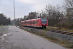 Als S51 rollt hier der 425 578 in die Endstation Aglasterhausen ein.