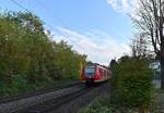 Nachschuß auf einen zweiteiligen S2 Zug nach Mosbach(Baden) gerade Neckargerach gen Binau verlässt am heutigen Spätnachmittag. 25.10.2021
