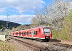 Hier ist der Name Kaiserlautern Programm als selbiger am Sonntagnachmittag in Neckargerach als S2 an den Bahnsteig heranfährt. 3.4.2022