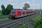 425 810-9 als IRE 3 / 4807 auf der Fahrt von Ulm nach Lindau-Reutin am 02.06.2023 bei Winterstettenstadt