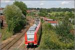 Pnktlich verlsst 425 148/648 als RB 30226 von Rosenheim nach Holzkirchen den Bahnhof Richtung Bad Aibling.