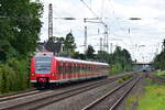 425 064 und 425 046 fahren gemeinsam als EM SOnderzug durch Angermund. Im Hintergrund nähert sich bereits der RE19.

Angermund 07.07.2024