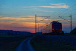 425 077 DB Regio als RB 58139 (W�rzburg Hbf - Treuchtlingen) in der Abendd�mmerung bei Oberdachstetten, 28.03.2022