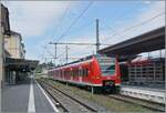 Der DB 425 813-3 wartet in Friedrichshafen auf die Abfahrt nach Kressbronn.

8. Juli 2026