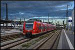 DB Regio 425 308/808  bwegt  als Lr am 22.10.2026 in W�rzburg Hbf auf dem Weg gen S�den.