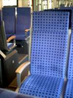 Ein Sitz des ET 425.2. Der Zug selbst steht in Eberbach, 5.8.04.