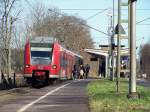 425 036/536 am Sonntag Nachmittag gegen 15:45 als RB33  Rhein-Niers-bahn  auf dem Weg nach Aachen, beim Zwischenhalt in Hckelhoven-Baal.